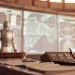 AI trading bot vs. human advisor.